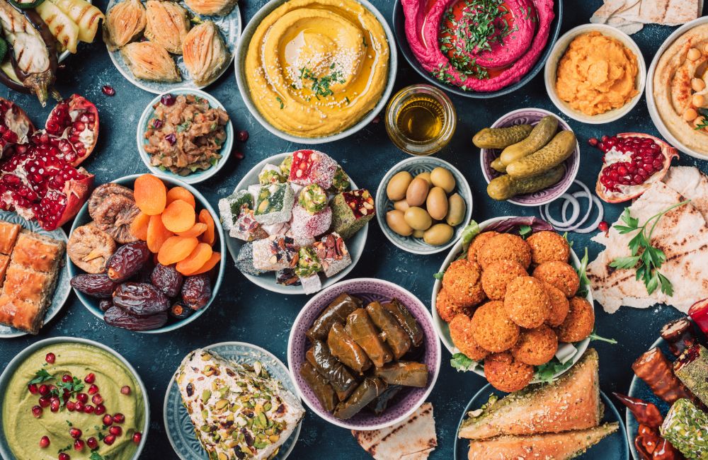 Épices, fruits exotiques et saveurs locales : les bases de la cuisine caribéenne